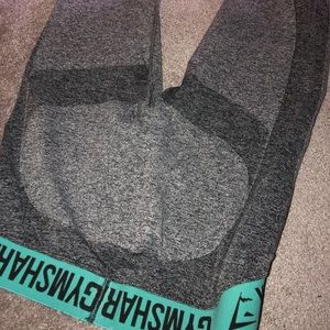 Gym shark leggings